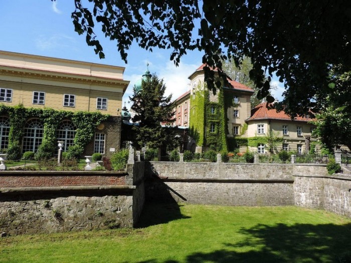 Zamek od strony oranżerii